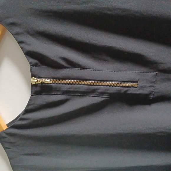 3/$12 Black top Chico - Picture 4 of 5